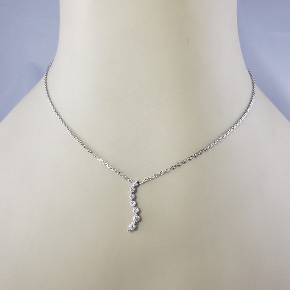 Vintage 14 Karat White Gold and Graduated Diamond Pendant Necklace #13728 - Picture 7 of 8